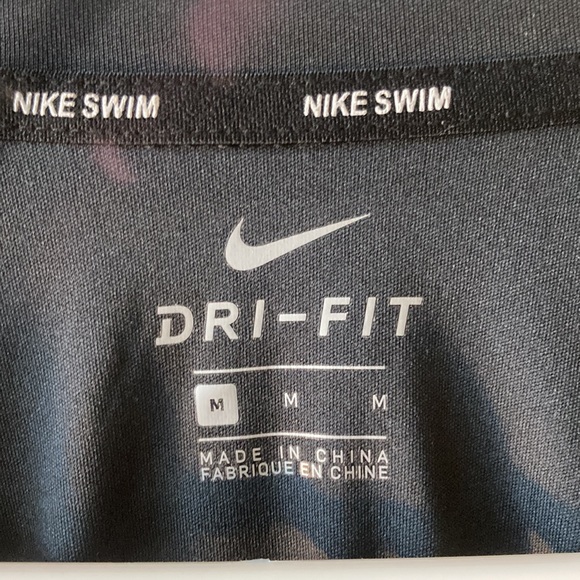 Nike T-Shirt - Size Medium - Black - Picture 4 of 4